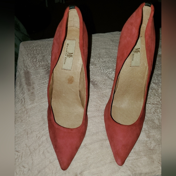 Mia Limited Edition Red Suede Pump size 9 - Picture 1 of 4
